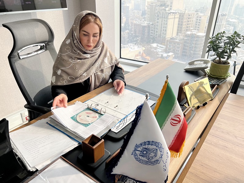 وکیل حرفه ای با وسایل مناسب